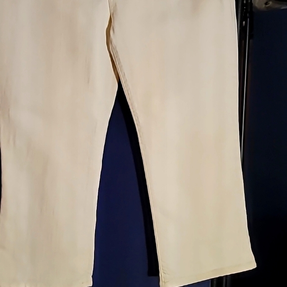 White Volcom Capri pants - Picture 1 of 16